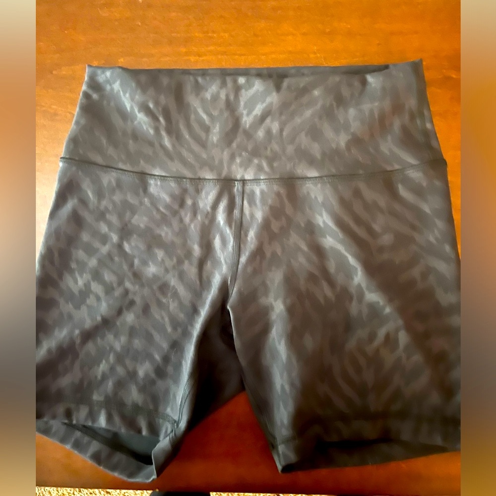 Lululemon wunder train shorts, 8in, size 10, black zebra print